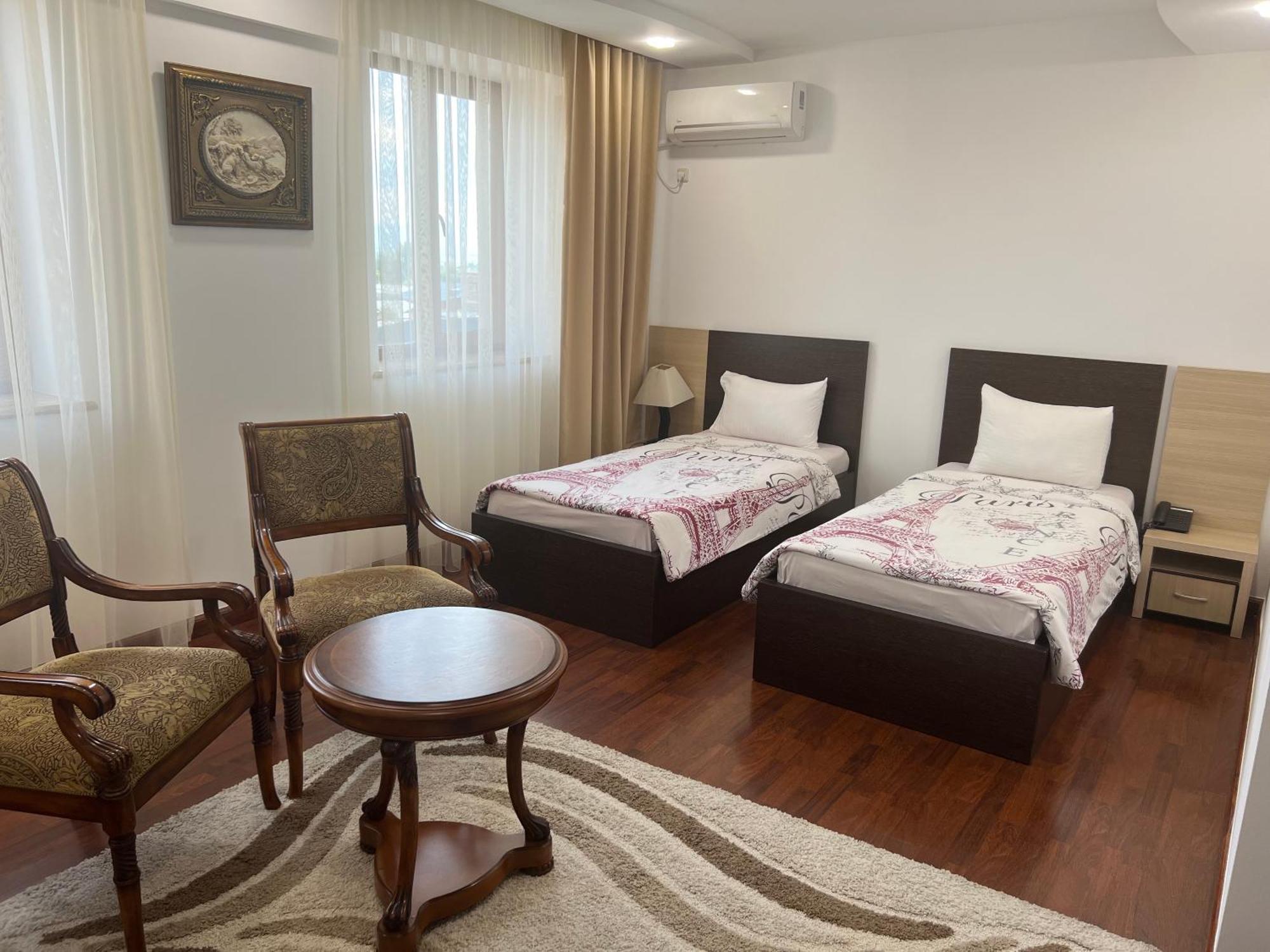 Vanatur Hotel Gyumri Bagian luar foto